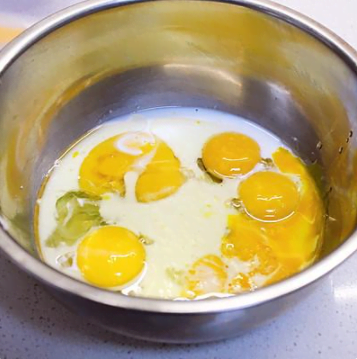 桃心草莓蛋糕，滿滿的草莓香氣，漂亮又美味